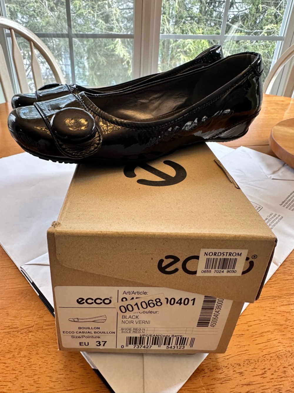 Ecco Black Patent Leather Ballet Flats with Button Accent